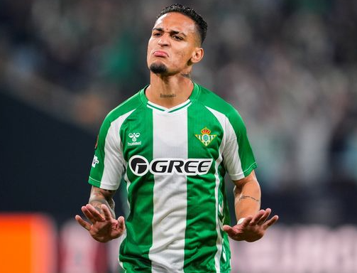 anthony-membuat-gol-yang-membuat-real-betis-kalahkan-lyon